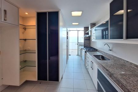 Apartamento para alugar com 260m², 3 quartos e 3 vagas Apartamento para alugar com 260m², 3 quartos e 3 vagasCozinha