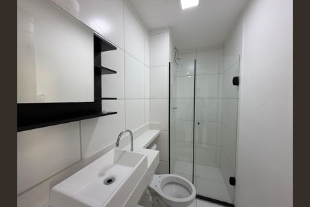 Banheiro  de apartamento para alugar com 2 quartos, 34m² em Jardim São Luís, São Paulo