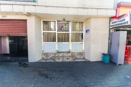 Fachada + Placa de apartamento à venda com 3 quartos, 56m² em Itaquera, São Paulo