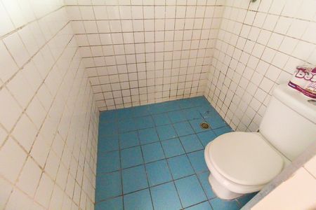 Banheiro de apartamento à venda com 3 quartos, 56m² em Itaquera, São Paulo