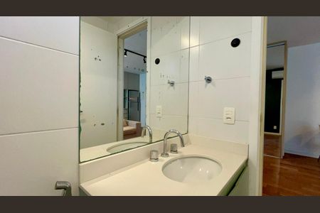 Studio para alugar com 47m², 1 quarto e 1 vaga Studio para alugar com 47m², 1 quarto e 1 vagaBanheiro