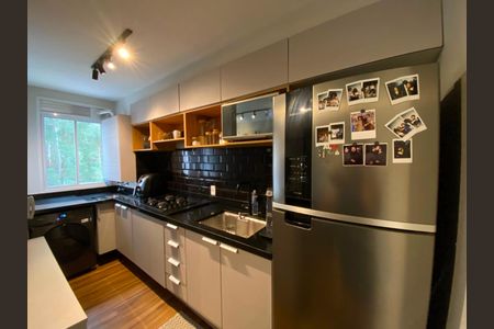 Cozinha de apartamento para alugar com 2 quartos, 42m² em Cidade Líder, São Paulo