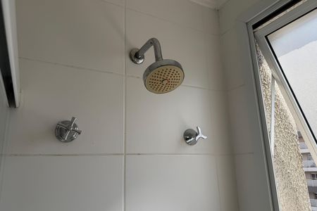 Banheiro da Suíte de apartamento para alugar com 1 quarto, 50m² em Vila Matias, Santos