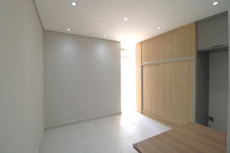 Quarto de kitnet/studio à venda com 1 quarto, 33m² em Campo Grande, São Paulo