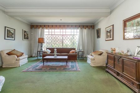 Casa à venda com 440m², 3 quartos e 3 vagas Casa à venda com 440m², 3 quartos e 3 vagasSala