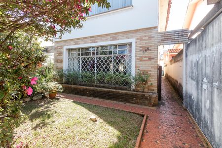 Casa à venda com 440m², 3 quartos e 3 vagas Casa à venda com 440m², 3 quartos e 3 vagasFachada