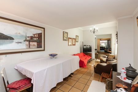 Casa à venda com 440m², 3 quartos e 3 vagas Casa à venda com 440m², 3 quartos e 3 vagasSala de TV