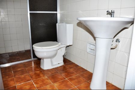 Casa para alugar com 90m², 3 quartos e 2 vagas Casa para alugar com 90m², 3 quartos e 2 vagasBanheiro social