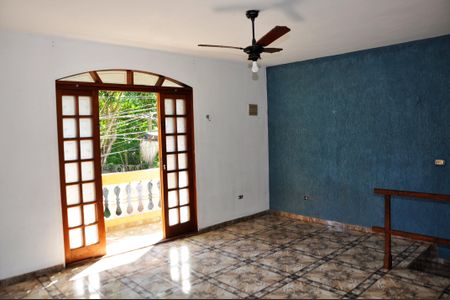 Casa para alugar com 90m², 3 quartos e 2 vagas Casa para alugar com 90m², 3 quartos e 2 vagasSala