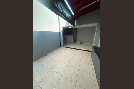 Casa à venda com 306m², 5 quartos e 3 vagas Casa à venda com 306m², 5 quartos e 3 vagasÁrea externa