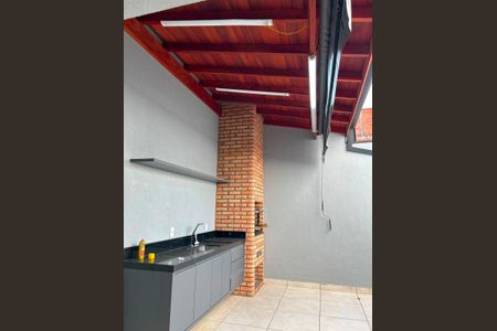 Casa à venda com 306m², 5 quartos e 3 vagas Casa à venda com 306m², 5 quartos e 3 vagasÁrea externa