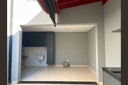Casa à venda com 306m², 5 quartos e 3 vagas Casa à venda com 306m², 5 quartos e 3 vagasÁrea de serviço