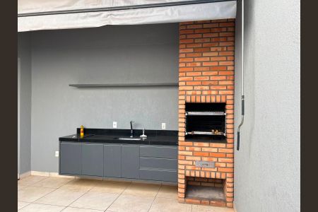Casa à venda com 306m², 5 quartos e 3 vagas Casa à venda com 306m², 5 quartos e 3 vagasÁrea externa