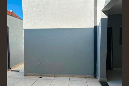 Casa à venda com 306m², 5 quartos e 3 vagas Casa à venda com 306m², 5 quartos e 3 vagasÁrea externa