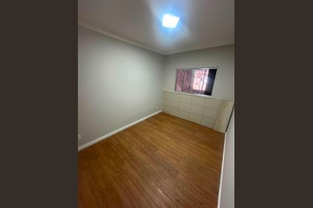 Casa à venda com 306m², 5 quartos e 3 vagas Casa à venda com 306m², 5 quartos e 3 vagasQuarto