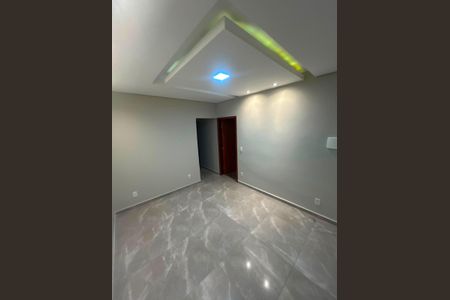 Casa à venda com 306m², 5 quartos e 3 vagas Casa à venda com 306m², 5 quartos e 3 vagasSala