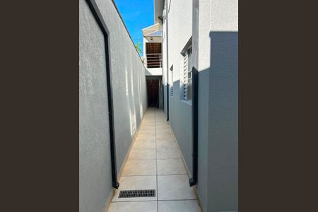 Casa à venda com 306m², 5 quartos e 3 vagas Casa à venda com 306m², 5 quartos e 3 vagasÁrea externa