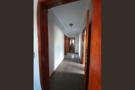 Corredor de apartamento para alugar com 4 quartos, 250m² em Vila Nossa Senhora Abadia, Uberaba