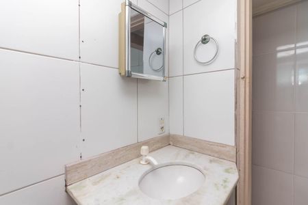 Banheiro social  de casa para alugar com 2 quartos, 50m² em Jardim Peri, São Paulo
