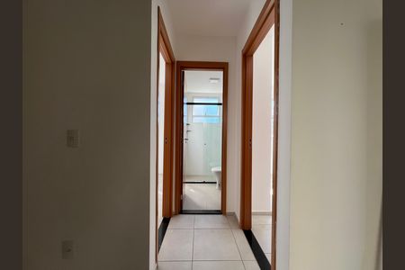 Apartamento para alugar com 50m², 2 quartos e 1 vaga Apartamento para alugar com 50m², 2 quartos e 1 vagaCorredor quartos e banheiro