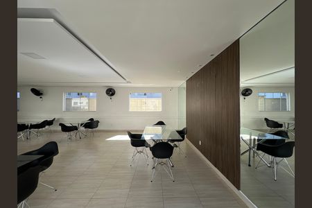 Apartamento para alugar com 50m², 2 quartos e 1 vaga Apartamento para alugar com 50m², 2 quartos e 1 vagaÁrea comum - Salão de festas