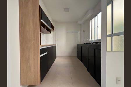 Cozinha de apartamento para alugar com 2 quartos, 50m² em Santos Dumont, Juiz de Fora