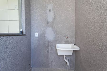 Área de serviço de apartamento para alugar com 2 quartos, 50m² em Chacaras Reunidas Santa Terezinha, Contagem