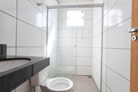 Banheiro social  de apartamento para alugar com 2 quartos, 50m² em Chacaras Reunidas Santa Terezinha, Contagem