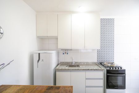 Cozinha de apartamento para alugar com 1 quarto, 27m² em Chácara Seis de Outubro, São Paulo