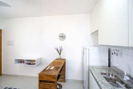 Cozinha de apartamento para alugar com 1 quarto, 27m² em Chácara Seis de Outubro, São Paulo