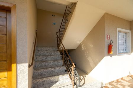 Escada de apartamento para alugar com 1 quarto, 27m² em Chácara Seis de Outubro, São Paulo