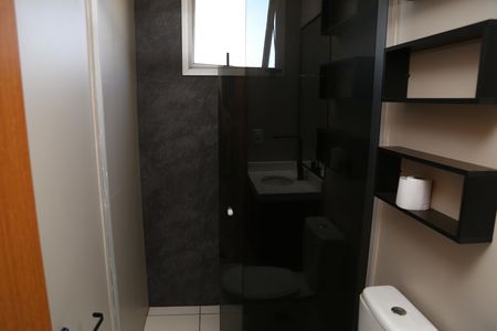 Banheiro de apartamento para alugar com 3 quartos, 72m² em Jardim Monte Serrat, Aparecida de Goiânia