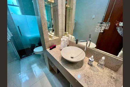 Apartamento à venda com 110m², 3 quartos e 2 vagas Apartamento à venda com 110m², 3 quartos e 2 vagasBanheiro