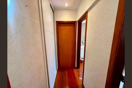 Corredor de apartamento à venda com 3 quartos, 110m² em Buritis, Belo Horizonte