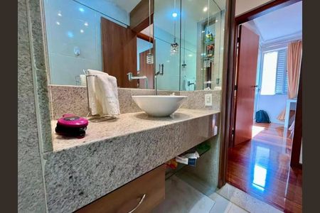 Apartamento à venda com 110m², 3 quartos e 2 vagas Apartamento à venda com 110m², 3 quartos e 2 vagasBanheiro