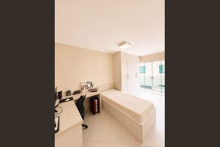Casa de condomínio à venda com 150m², 3 quartos e 1 vaga Casa de condomínio à venda com 150m², 3 quartos e 1 vagaQuarto