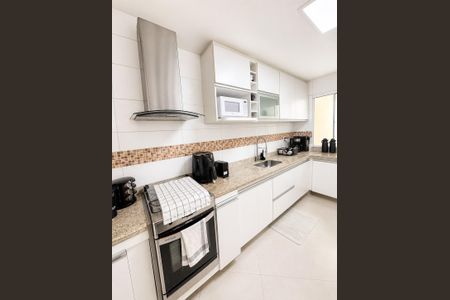 Casa de condomínio à venda com 150m², 3 quartos e 1 vaga Casa de condomínio à venda com 150m², 3 quartos e 1 vagaCozinha