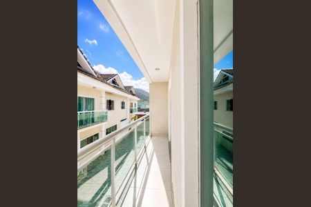 Casa de condomínio à venda com 150m², 3 quartos e 1 vaga Casa de condomínio à venda com 150m², 3 quartos e 1 vagaVaranda
