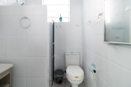 Banheiro social de apartamento para alugar com 2 quartos, 46m² em Cristal, Porto Alegre