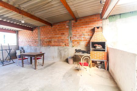 Casa à venda com 125m², 5 quartos e 4 vagas Casa à venda com 125m², 5 quartos e 4 vagasTerraço