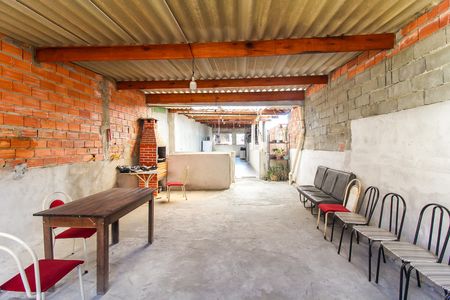 Casa à venda com 125m², 5 quartos e 4 vagas Casa à venda com 125m², 5 quartos e 4 vagasTerraço