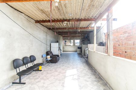 Casa à venda com 125m², 5 quartos e 4 vagas Casa à venda com 125m², 5 quartos e 4 vagasTerraço