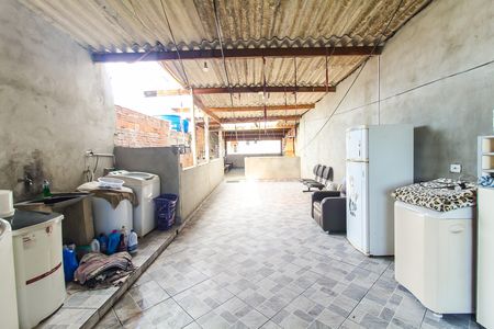 Casa à venda com 125m², 5 quartos e 4 vagas Casa à venda com 125m², 5 quartos e 4 vagasTerraço