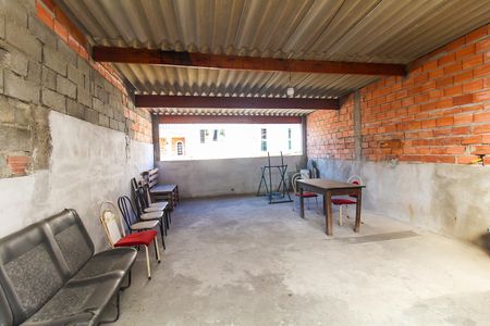 Casa à venda com 125m², 5 quartos e 4 vagas Casa à venda com 125m², 5 quartos e 4 vagasTerraço