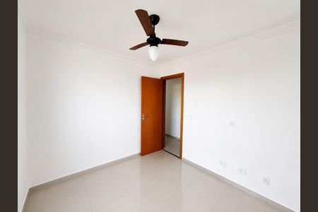 Quarto 2 de apartamento para alugar com 2 quartos, 65m² em Santa Terezinha, Belo Horizonte