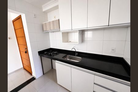 Cozinha de apartamento para alugar com 2 quartos, 65m² em Santa Terezinha, Belo Horizonte