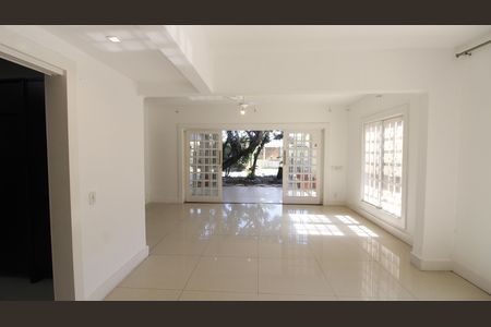 Sala 1 de casa de condomínio para alugar com 5 quartos, 550m² em Praia do Siqueira, Cabo Frio