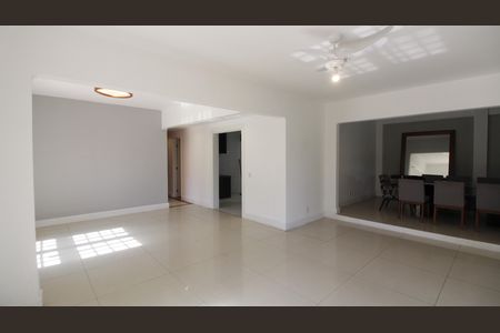 Sala 1 de casa de condomínio para alugar com 5 quartos, 550m² em Praia do Siqueira, Cabo Frio