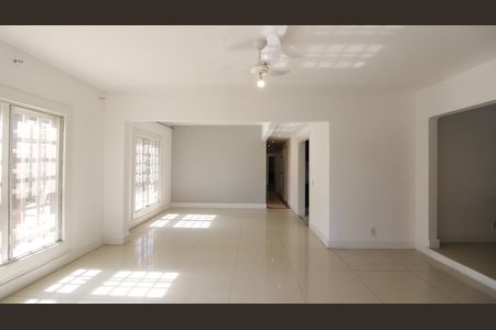 Sala 1 de casa de condomínio para alugar com 5 quartos, 550m² em Praia do Siqueira, Cabo Frio