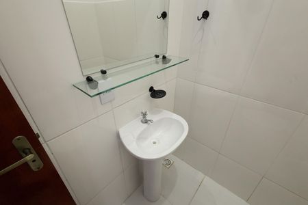 Casa para alugar com 156m², 3 quartos e 2 vagas Casa para alugar com 156m², 3 quartos e 2 vagasBanheiro área externa